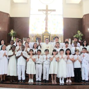 83 Anak Menerima Komuni Pertama di Gereja Katolik Kristus Raja Ungaran